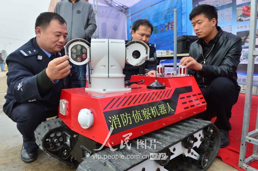 北京凌天攜消防滅火機器人、偵查機器人助力人全國?；窇本仍?/></a></dt>
                    <dd class=